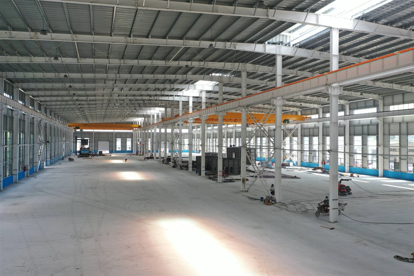 The production process, main processing equipment, and structural design of the steel structure workshop.